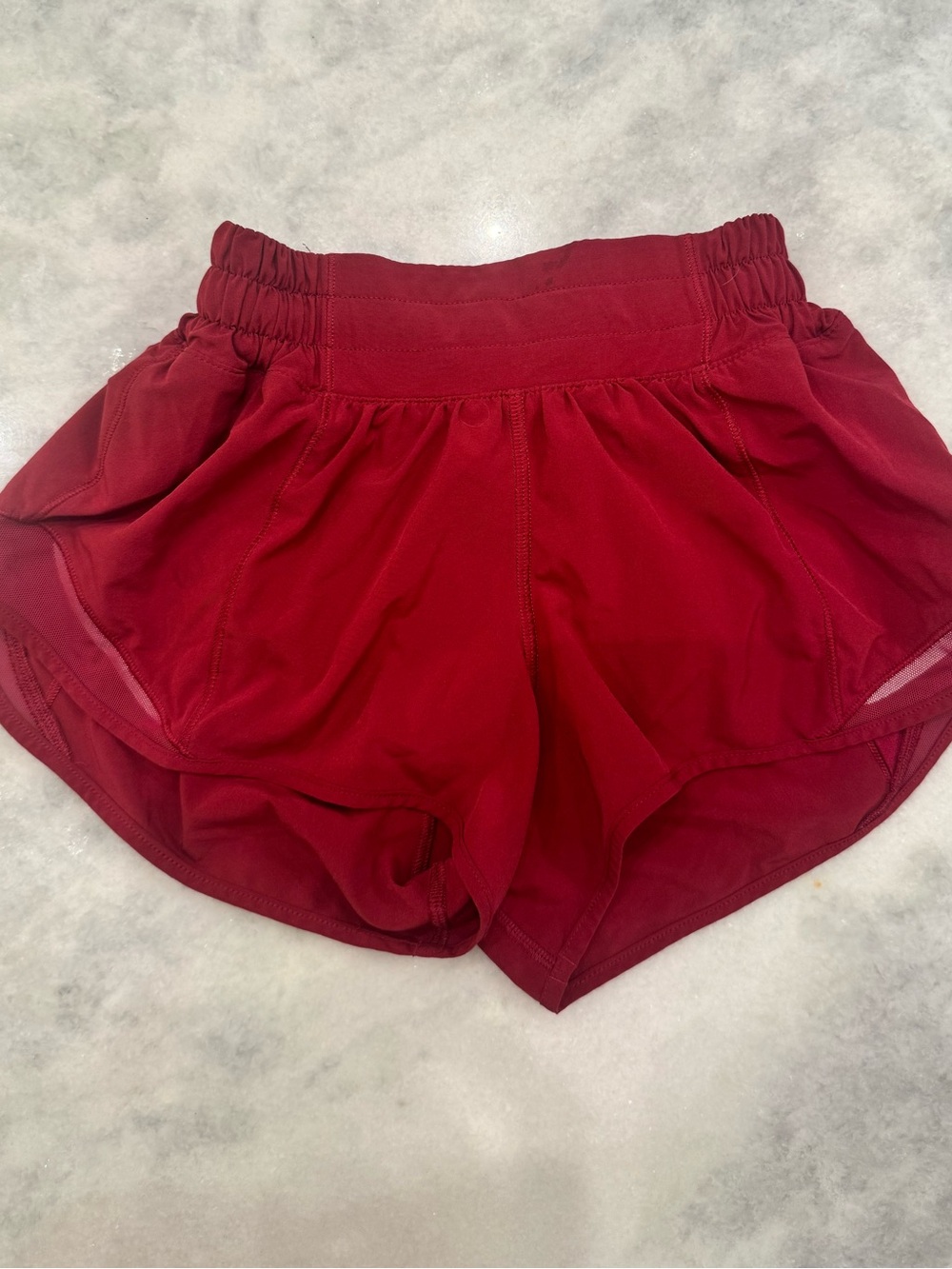 lululemon athletica maroon hottie hot 2.5in shorts